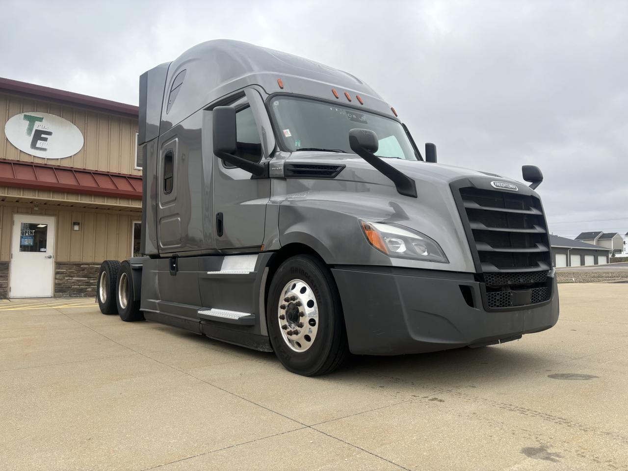 2022 Freightliner Cascadia 126 Gray