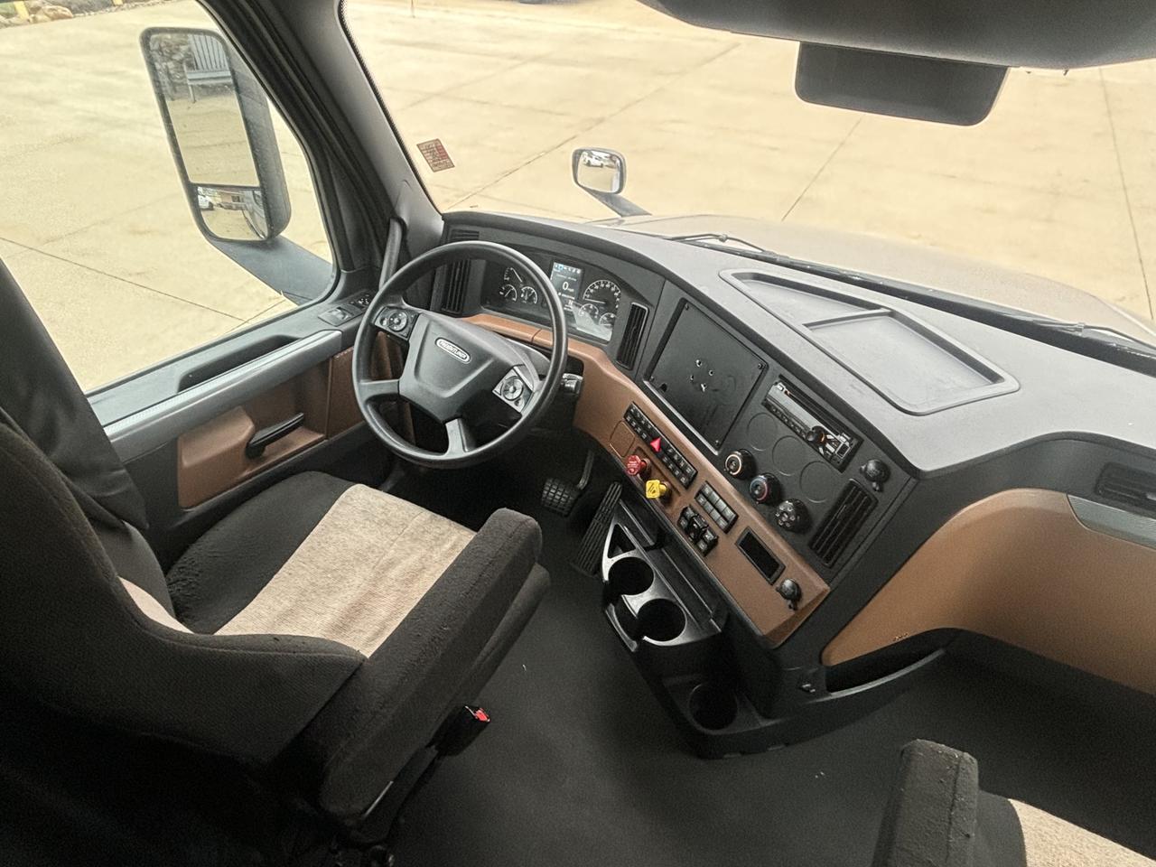2022 Freightliner Cascadia 126 Gray Seville OH