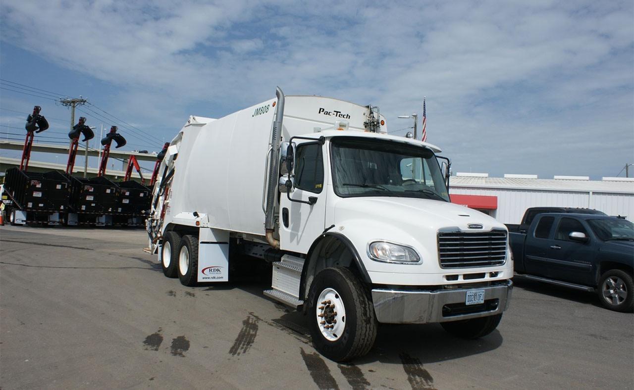 2022 Freightliner M2 106 25 Yard Pac Tech Rear Loader Garbage Truck Tampa FL