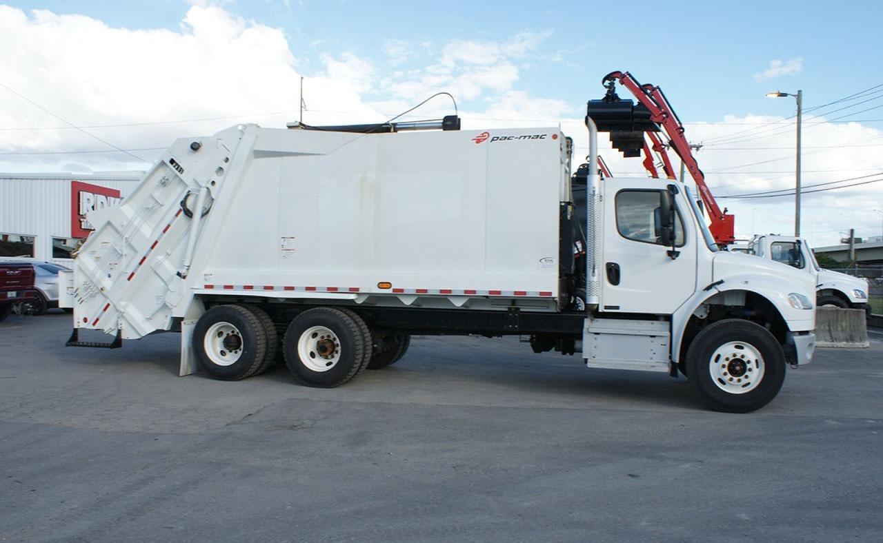 2022 Freightliner M2 106 25 yard Pac-Mac Rear Loader