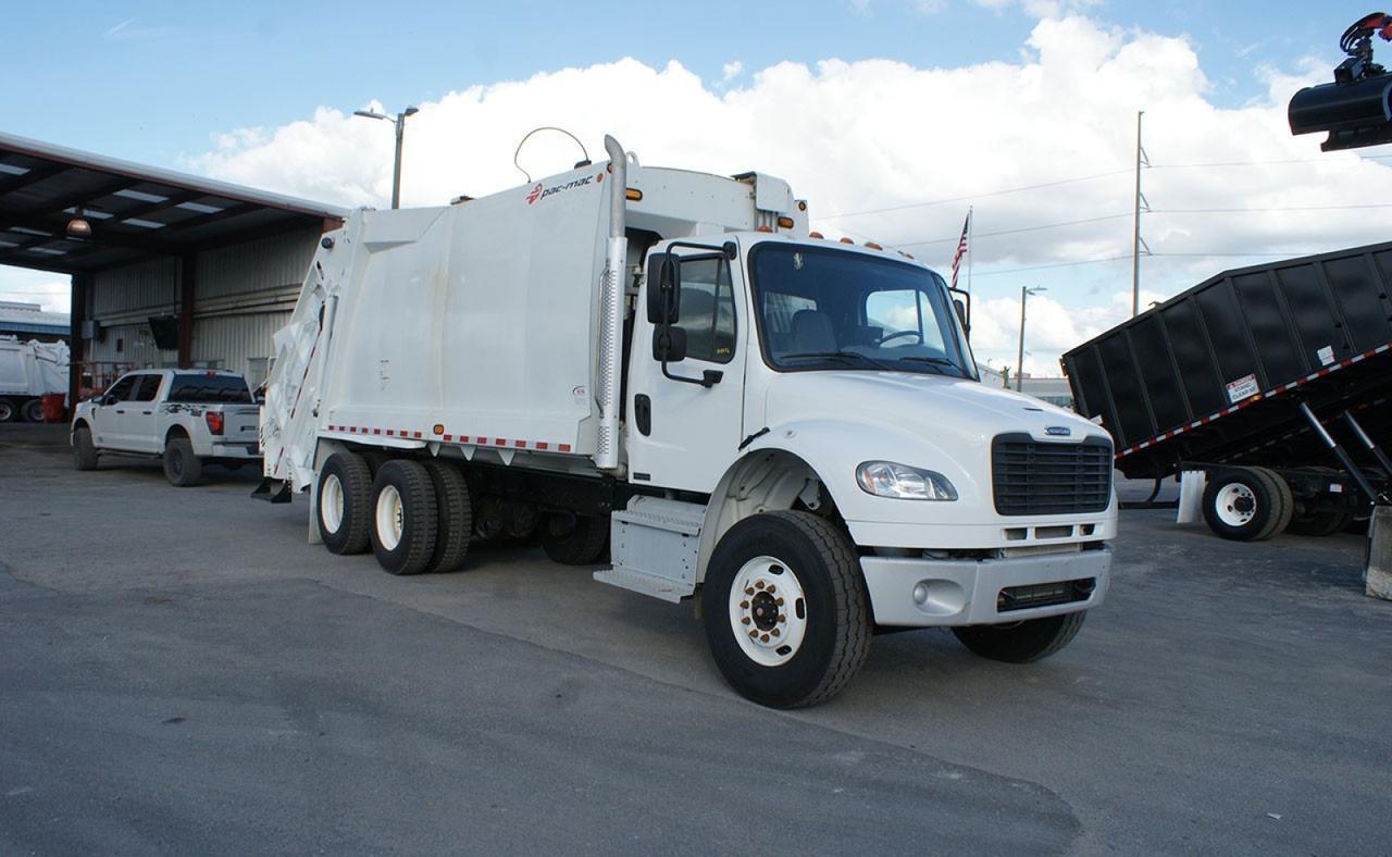2022 Freightliner M2 106 25 yard Pac-Mac Rear Loader