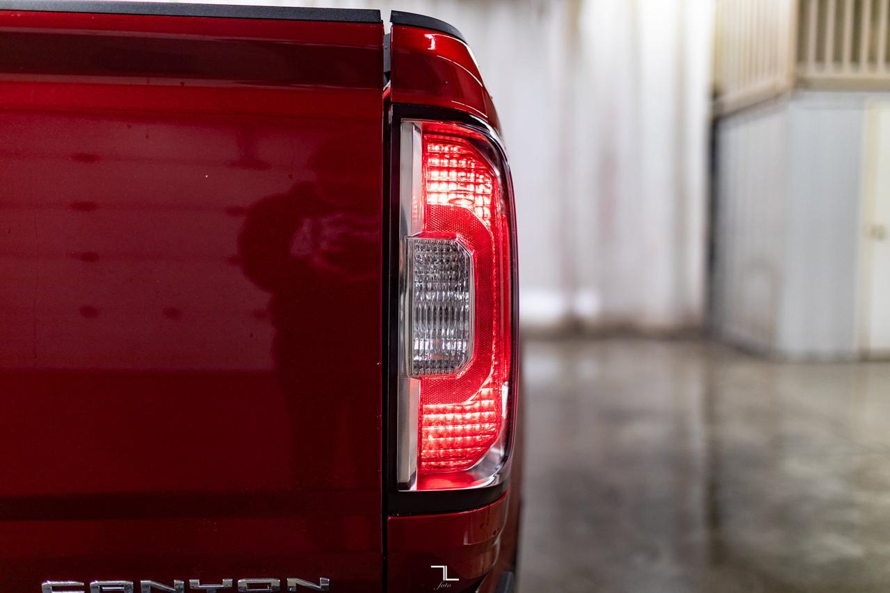 2022 GMC Canyon 4x4 Crew Cab Denali Leather Nav BCam Red Deer AB