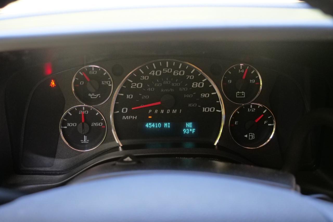 2022 GMC Savana 2500 Cargo Van / 6.6L V8 / Crew Van Package High Point NC
