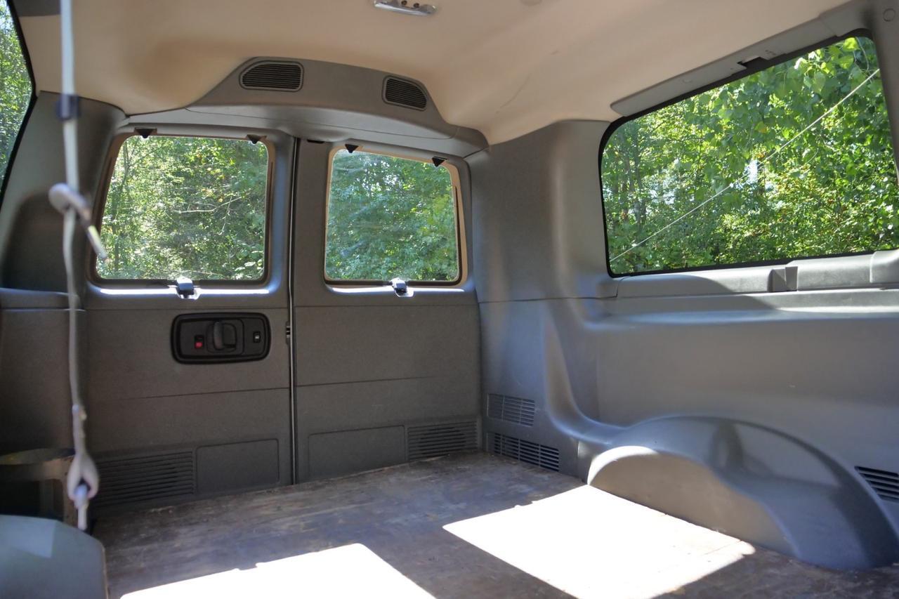 2022 GMC Savana 2500 Cargo Van / 6.6L V8 / Crew Van Package High Point NC