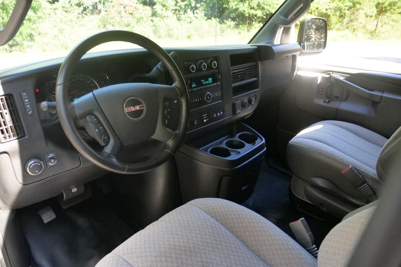 2022 GMC Savana 2500 Cargo Van / 6.6L V8 / Crew Van Package High Point NC
