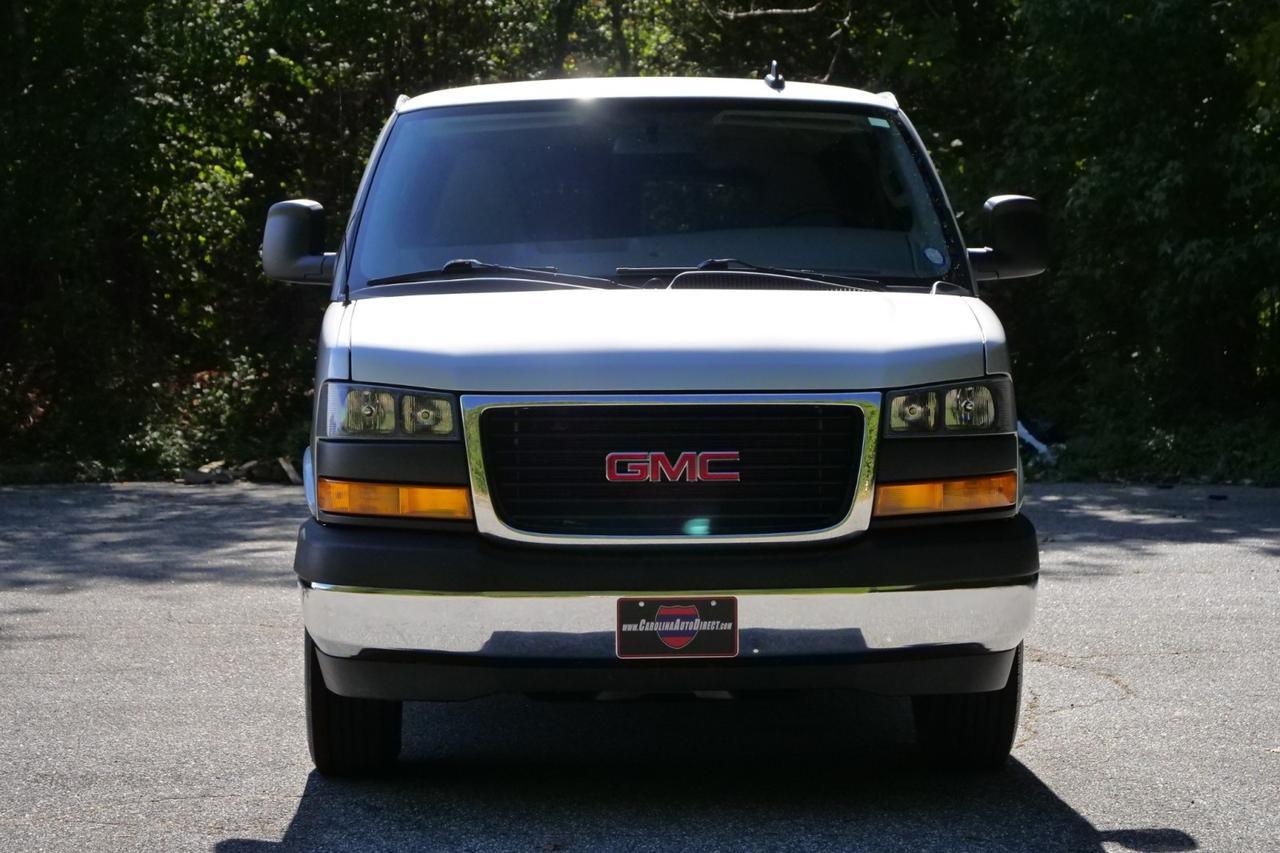 2022 GMC Savana 2500 Cargo Van / 6.6L V8 / Crew Van Package High Point NC