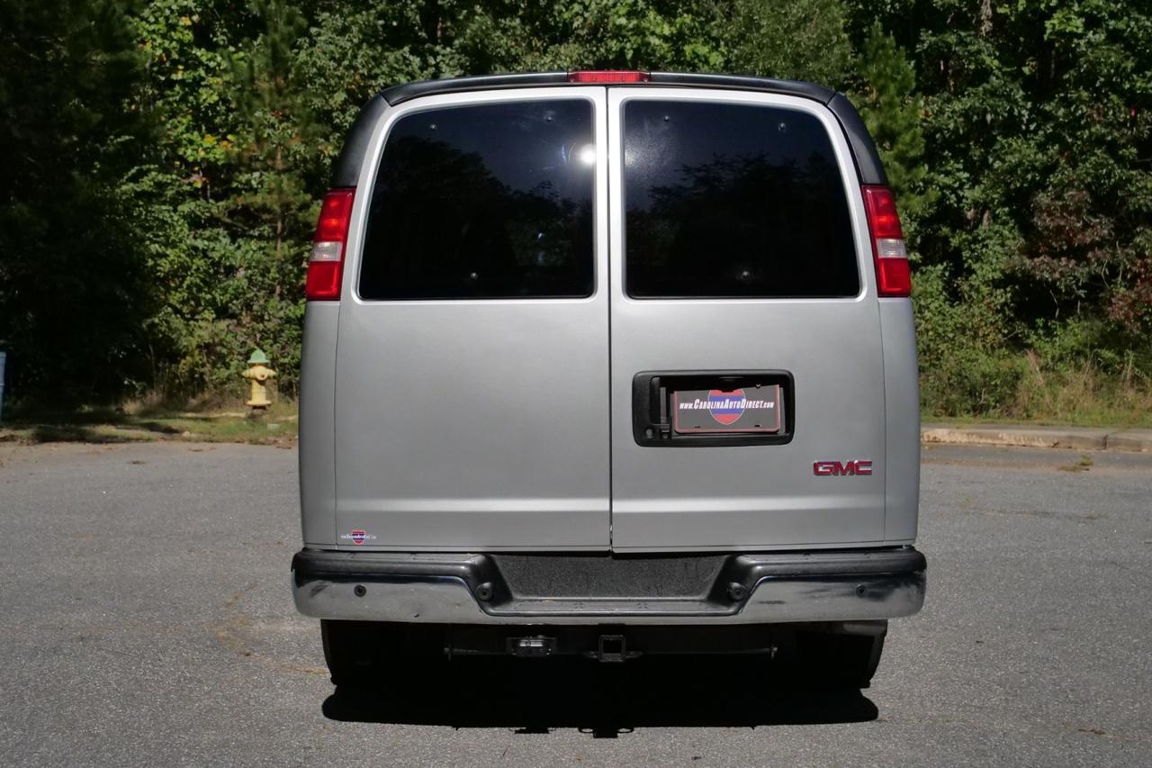2022 GMC Savana 2500 Cargo Van / 6.6L V8 / Crew Van Package High Point NC