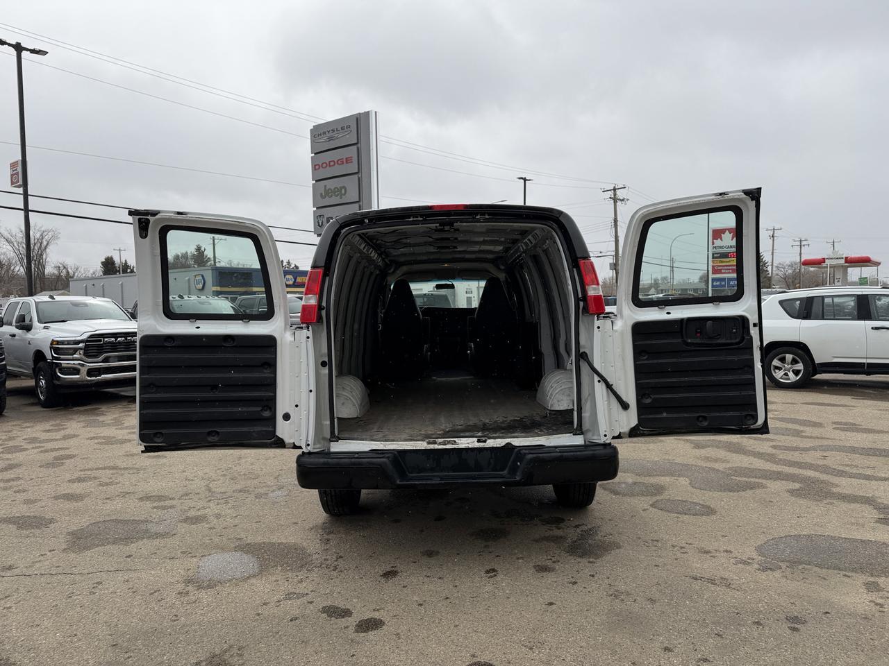 2022 GMC Savana Cargo Van 2500 | V6 | RWD | 155IN Wheelbase | Backup Camera | Convenience Package | Power Windows Locks Redwater AB