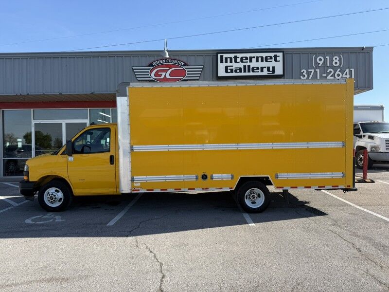2022 GMC Savana G3500 Box Van Collinsville OK
