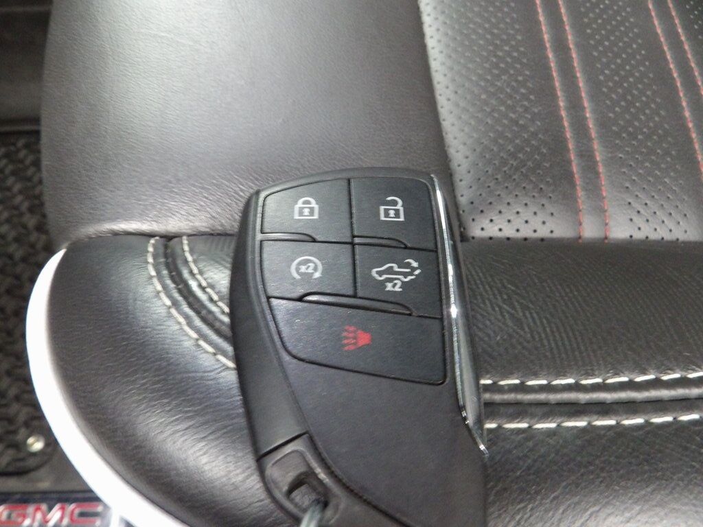 2022 GMC Sierra 1500 4x4 Crew Cab AT4X Fond du Lac WI