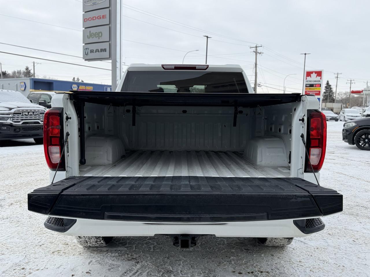 2022 GMC Sierra 1500 Elevation 4WD | Low KMs | NAV | Heated Seats | Remote Start | Backup Camera | 20IN Wheels Redwater AB