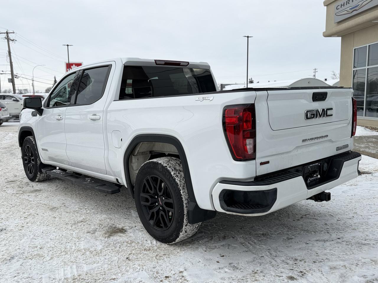 2022 GMC Sierra 1500 Elevation 4WD | Low KMs | NAV | Heated Seats | Remote Start | Backup Camera | 20IN Wheels Redwater AB