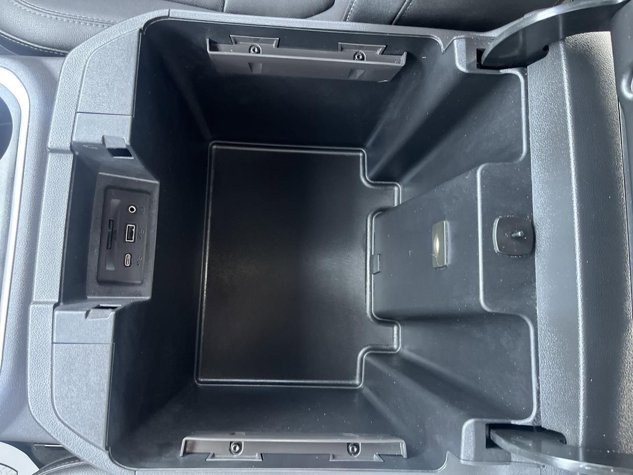 2022 GMC Sierra 1500 Limited SLT X31 Crew Cab 4WD 5.3L PremumPlusPkg w/AdptvCrz Nav 20s HtdMemBuckets Spray-OnBedliner Saukville WI