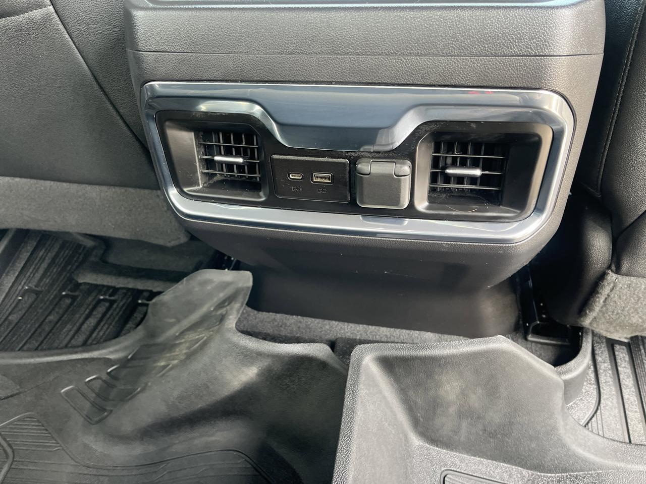 2022 GMC Sierra 1500 Limited SLT X31 Crew Cab 4WD 5.3L PremumPlusPkg w/AdptvCrz Nav 20s HtdMemBuckets Spray-OnBedliner Saukville WI