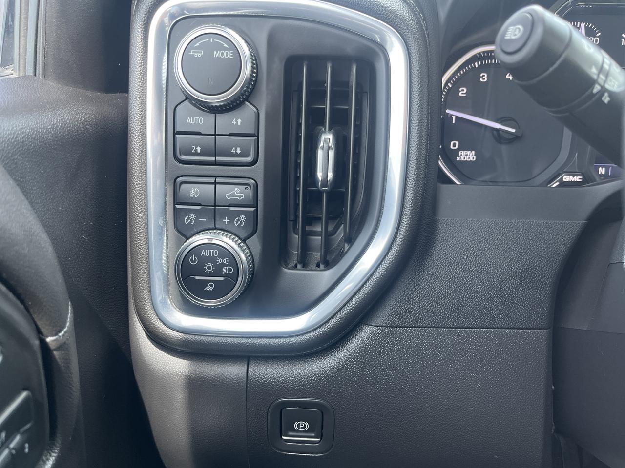 2022 GMC Sierra 1500 Limited SLT X31 Crew Cab 4WD 5.3L PremumPlusPkg w/AdptvCrz Nav 20s HtdMemBuckets Spray-OnBedliner Saukville WI