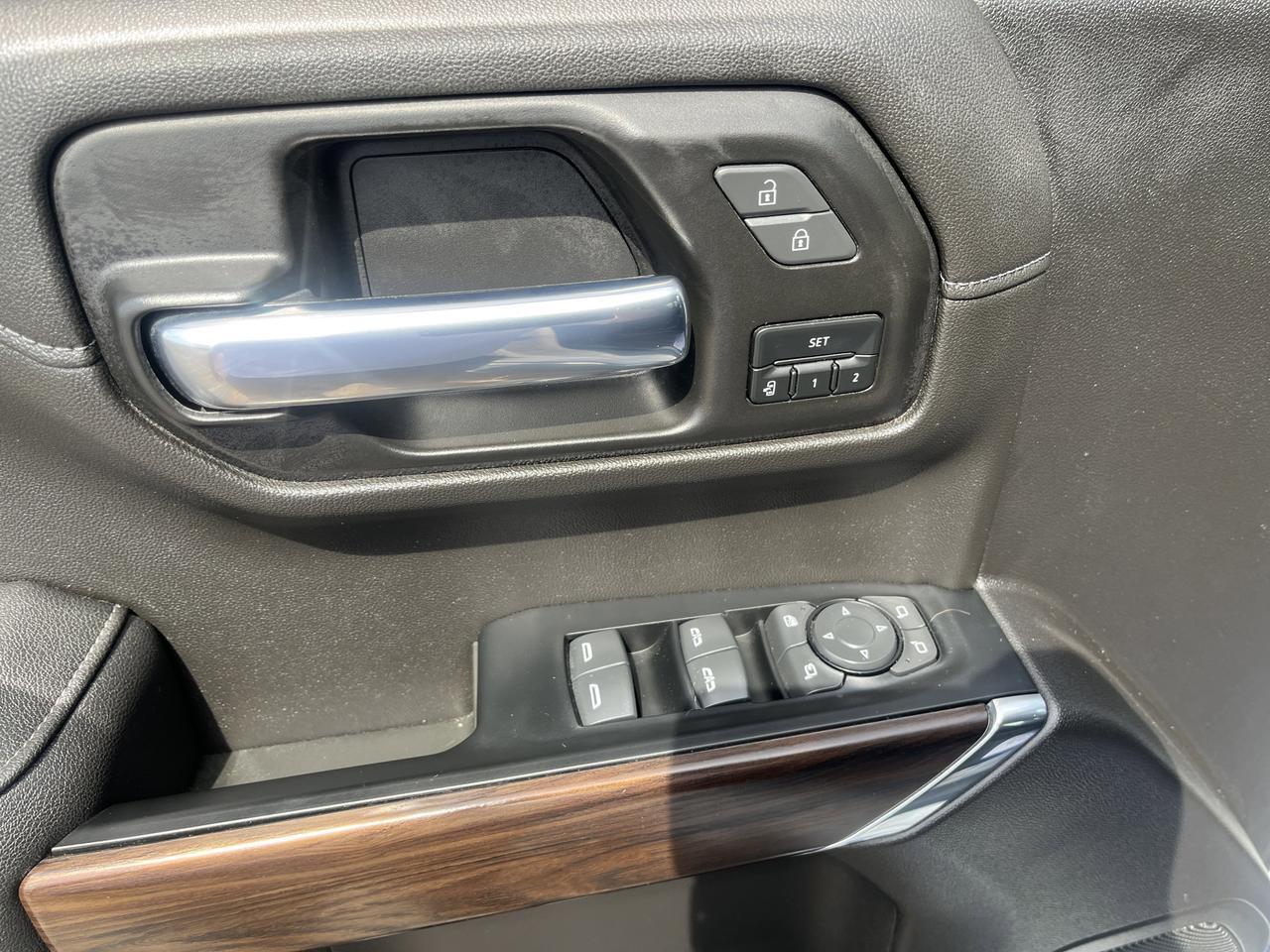 2022 GMC Sierra 1500 Limited SLT X31 Crew Cab 4WD 5.3L PremumPlusPkg w/AdptvCrz Nav 20s HtdMemBuckets Spray-OnBedliner Saukville WI