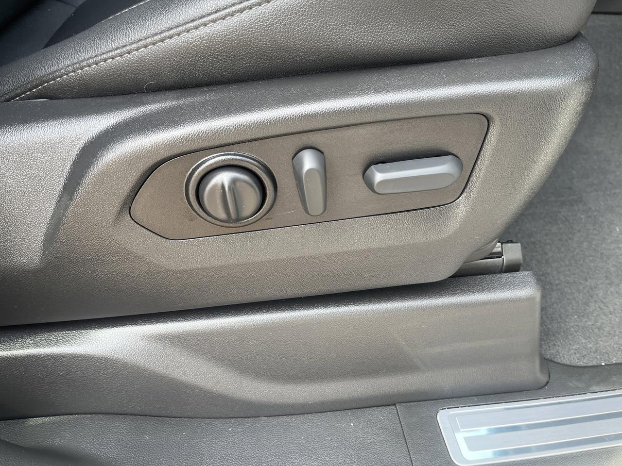 2022 GMC Sierra 1500 Limited SLT X31 Crew Cab 4WD 5.3L PremumPlusPkg w/AdptvCrz Nav 20s HtdMemBuckets Spray-OnBedliner Saukville WI