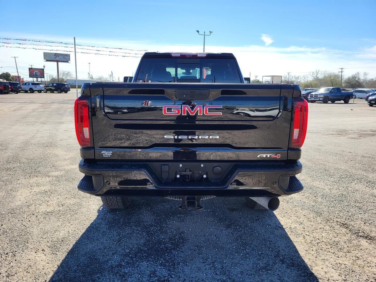 2022 GMC Sierra 2500HD 4WD Crew Cab 159 AT4 Beeville TX