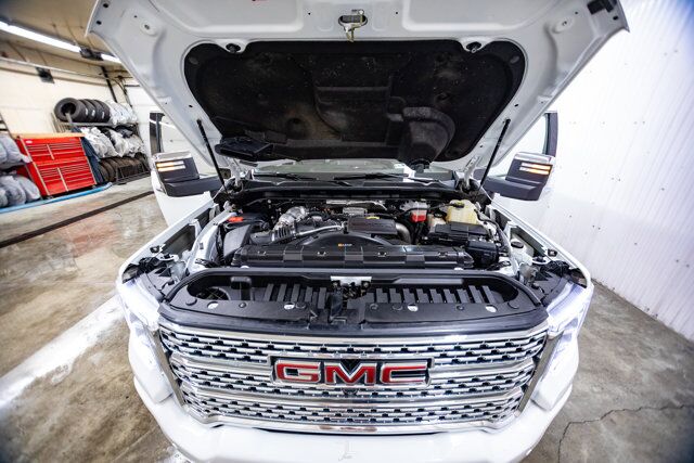 2022 GMC Sierra 2500HD 4x4 Crew Cab Denali Diesel Leather Roof Nav 4&quot; Lift Red Deer AB