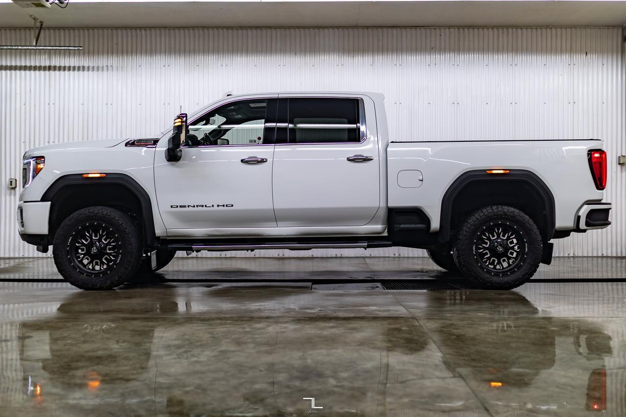 2022 GMC Sierra 2500HD 4x4 Crew Cab Denali Diesel Leather Roof Nav 4" Lift Red Deer AB