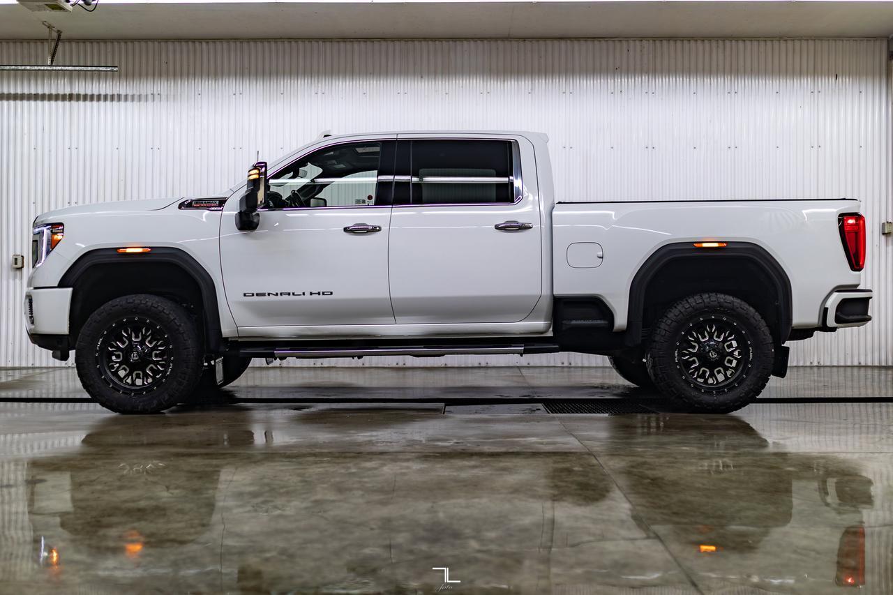 2022 GMC Sierra 2500HD 4x4 Crew Cab Denali Diesel Leather Roof Nav 4" Lift Red Deer AB