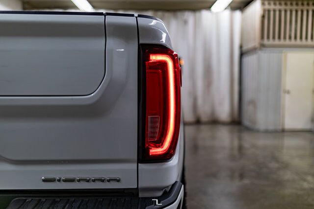 2022 GMC Sierra 2500HD 4x4 Crew Cab Denali Diesel Leather Roof Nav 4&quot; Lift Red Deer AB