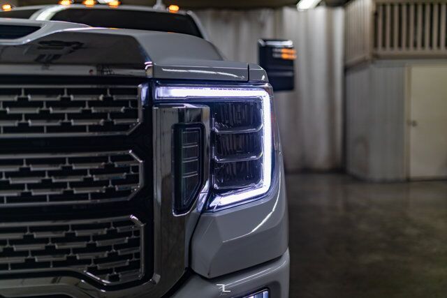 2022 GMC Sierra 2500HD 4x4 Crew Cab Denali Diesel Leather Roof Nav 4&quot; Lift Red Deer AB