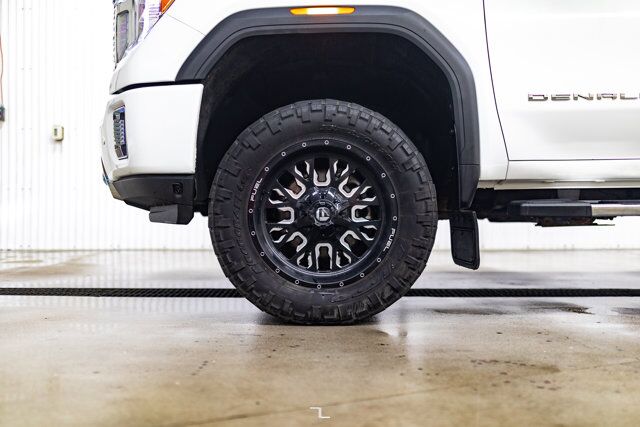 2022 GMC Sierra 2500HD 4x4 Crew Cab Denali Diesel Leather Roof Nav 4&quot; Lift Red Deer AB