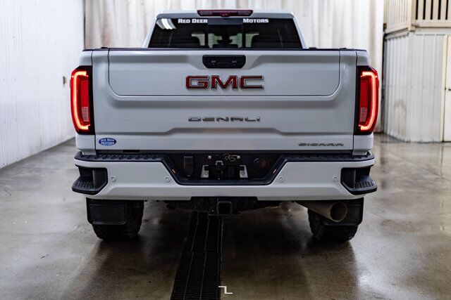 2022 GMC Sierra 2500HD 4x4 Crew Cab Denali Diesel Leather Roof Nav 4&quot; Lift Red Deer AB