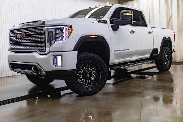 2022 GMC Sierra 2500HD 4x4 Crew Cab Denali Diesel Leather Roof Nav 4&quot; Lift Red Deer AB