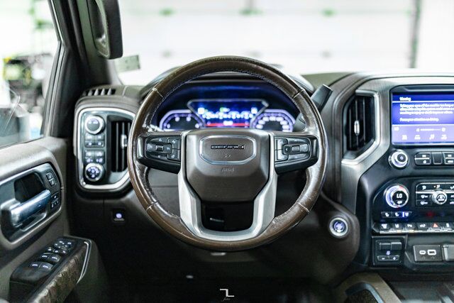 2022 GMC Sierra 2500HD 4x4 Crew Cab Denali Diesel Leather Roof Nav 4&quot; Lift Red Deer AB