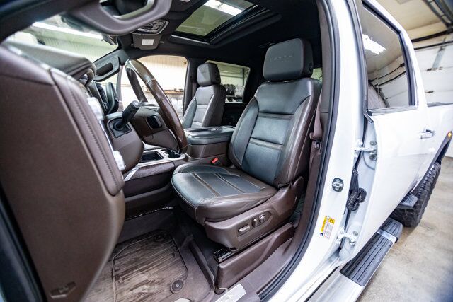 2022 GMC Sierra 2500HD 4x4 Crew Cab Denali Diesel Leather Roof Nav 4&quot; Lift Red Deer AB