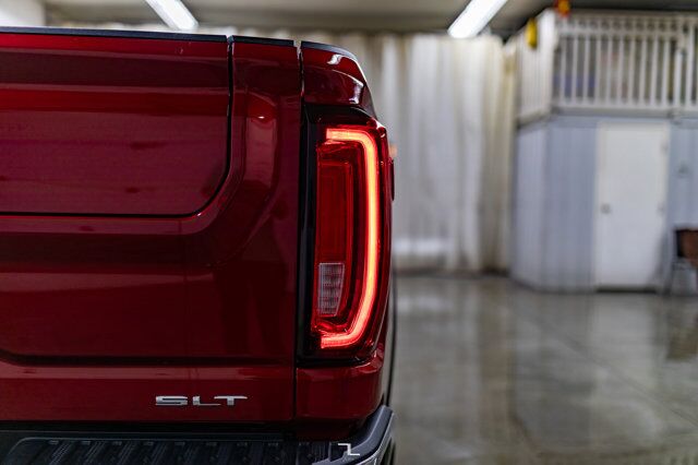2022 GMC Sierra 2500HD 4x4 Crew Cab SLT Longbox Diesel Leather Roof Red Deer AB