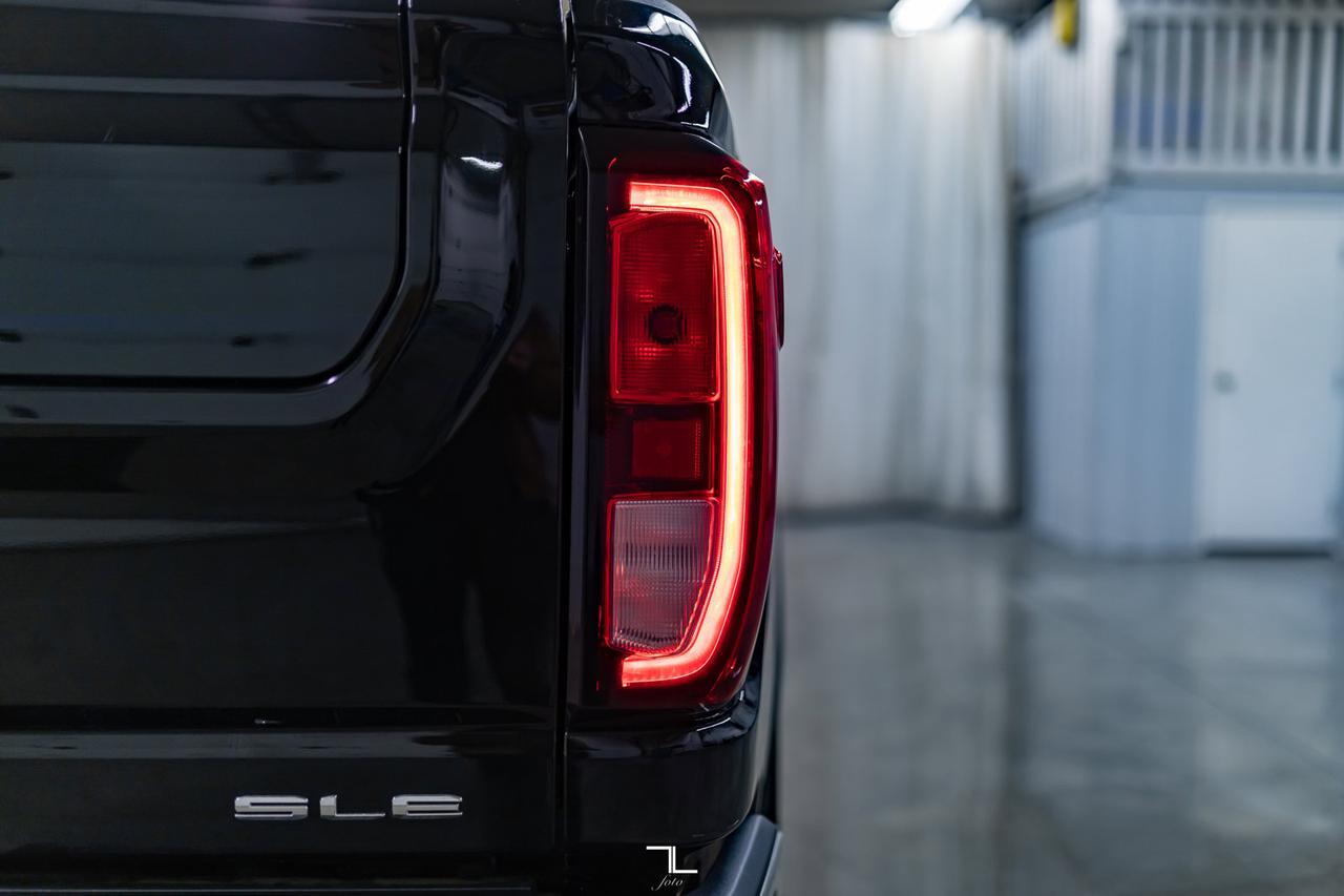 2022 GMC Sierra 3500HD 4x4 Crew Cab SLE Diesel BCam Red Deer AB