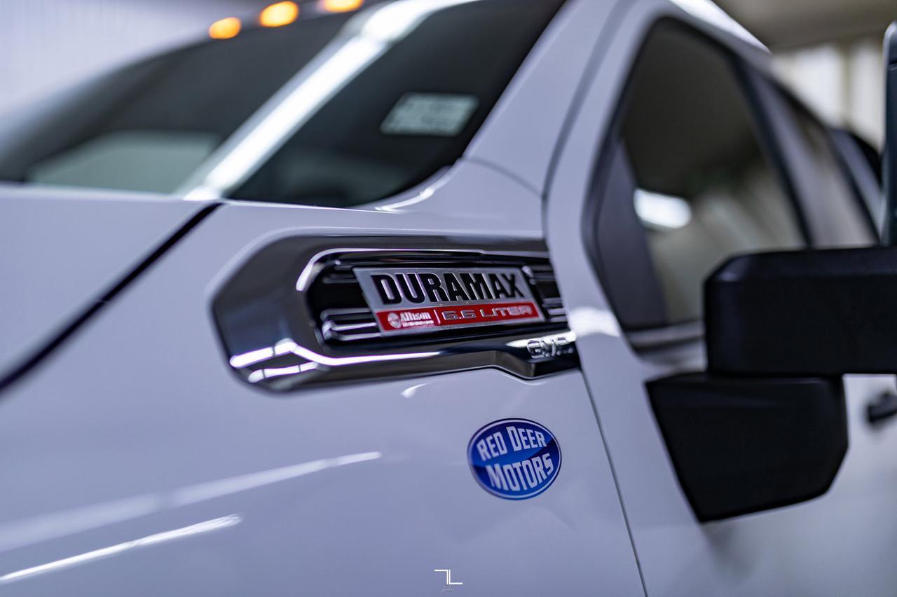 2022 GMC Sierra 3500HD 4x4 Crew Cab SLE Diesel Dually Deck Red Deer AB