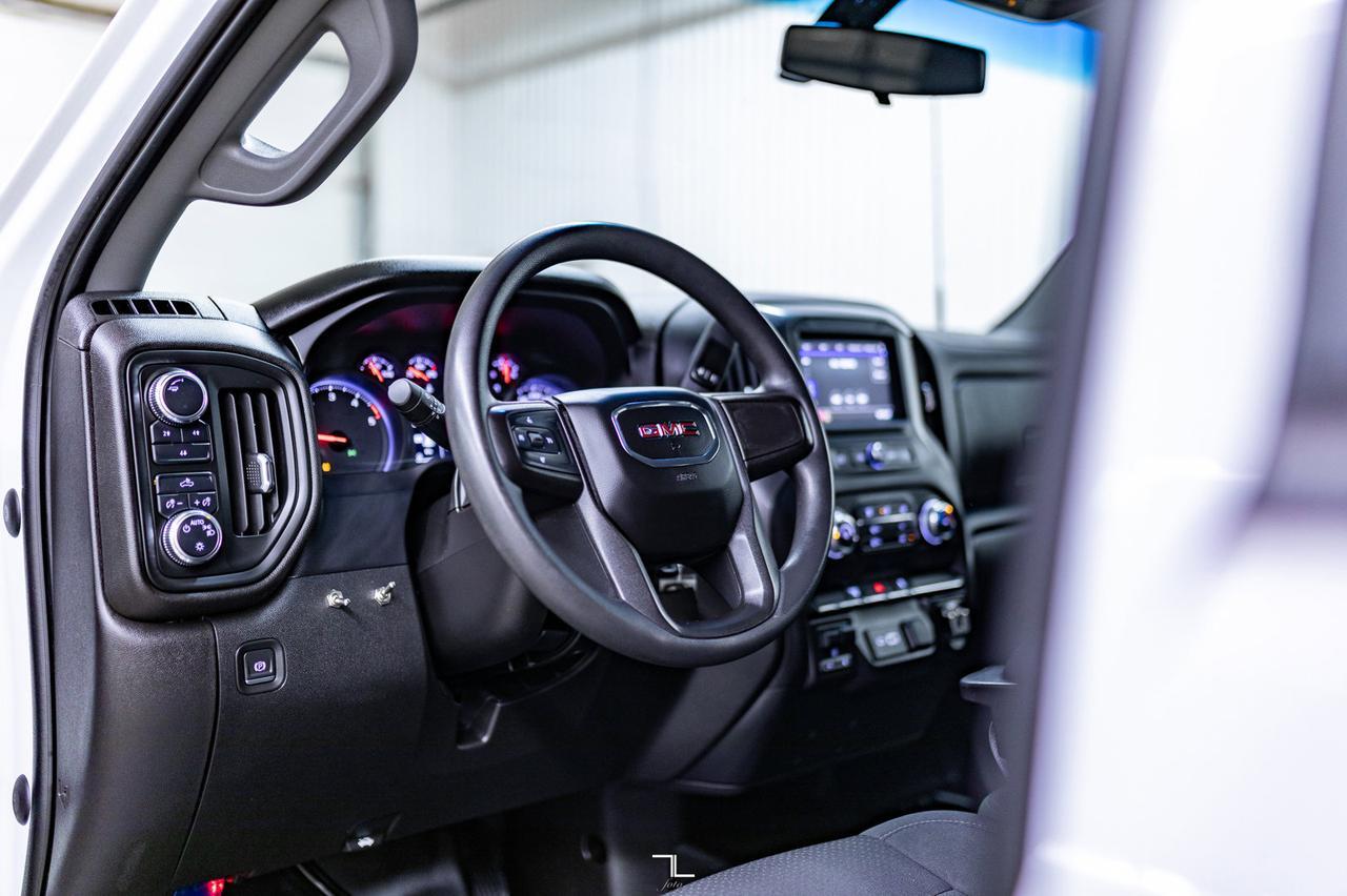 2022 GMC Sierra 3500HD 4x4 Crew Cab SLE Diesel Dually Deck Red Deer AB