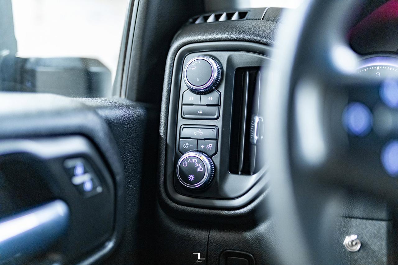 2022 GMC Sierra 3500HD 4x4 Crew Cab SLE Diesel Dually Deck Red Deer AB