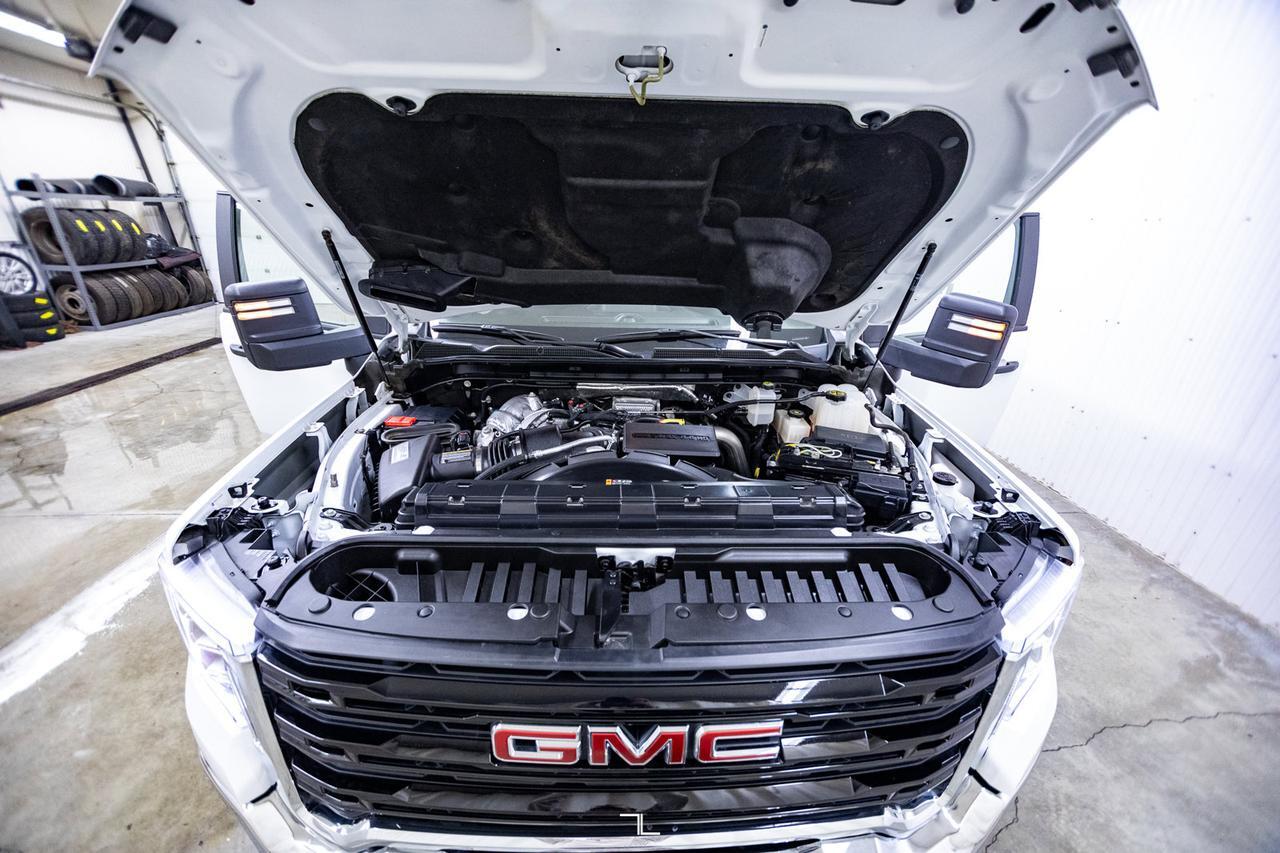 2022 GMC Sierra 3500HD 4x4 Crew Cab SLE Diesel Dually Deck Red Deer AB
