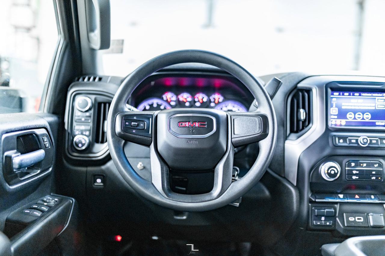 2022 GMC Sierra 3500HD 4x4 Crew Cab SLE Diesel Dually Deck Red Deer AB