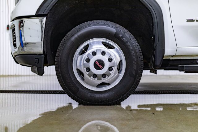 2022 GMC Sierra 3500HD 4x4 Crew Cab SLE Diesel Dually Deck Red Deer AB