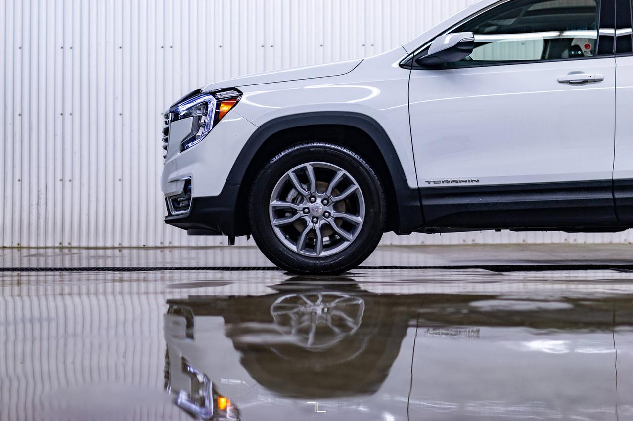 2022 GMC Terrain AWD SLT Leather Roof Nav BCam Red Deer AB