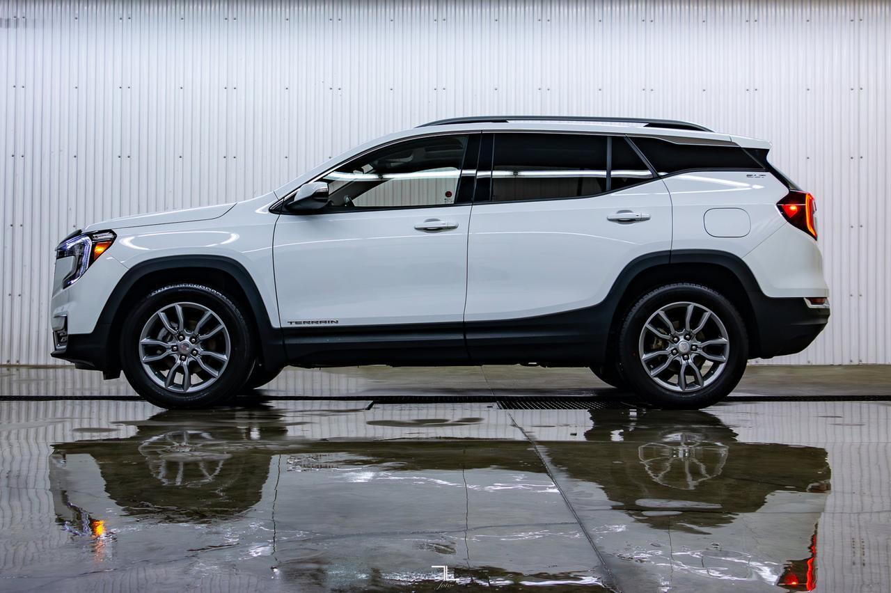 2022 GMC Terrain AWD SLT Leather Roof Nav BCam Red Deer AB