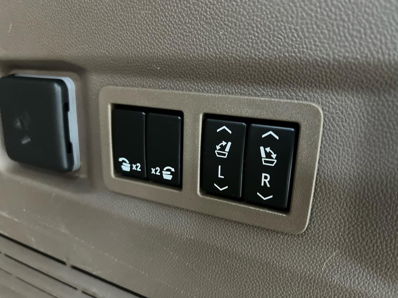 2022 GMC Yukon Denali, Premium Pkg (Power Board, Pano Roof, 22in Wheels, Adaptive Cruise), Max Tow Houston TX