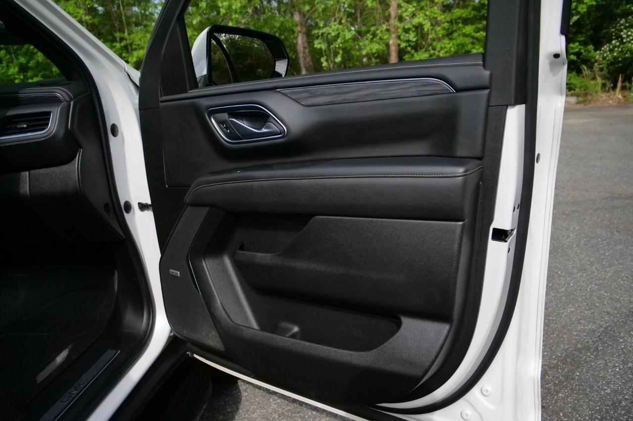 2022 GMC Yukon SLT 4WD / Premium Package / Rear Entertainment! Lincolnton NC