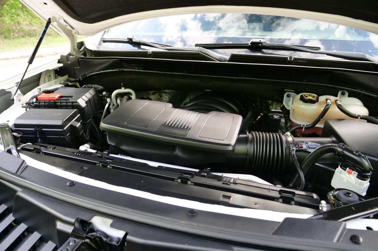 2022 GMC Yukon SLT 4WD / Premium Package / Rear Entertainment! Lincolnton NC