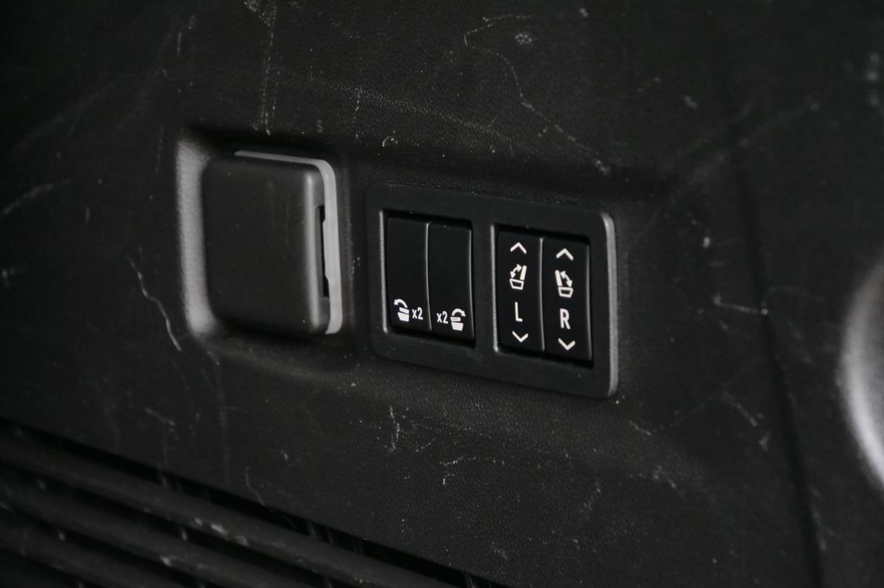 2022 GMC Yukon SLT 4WD / Premium Package / Rear Entertainment! Lincolnton NC