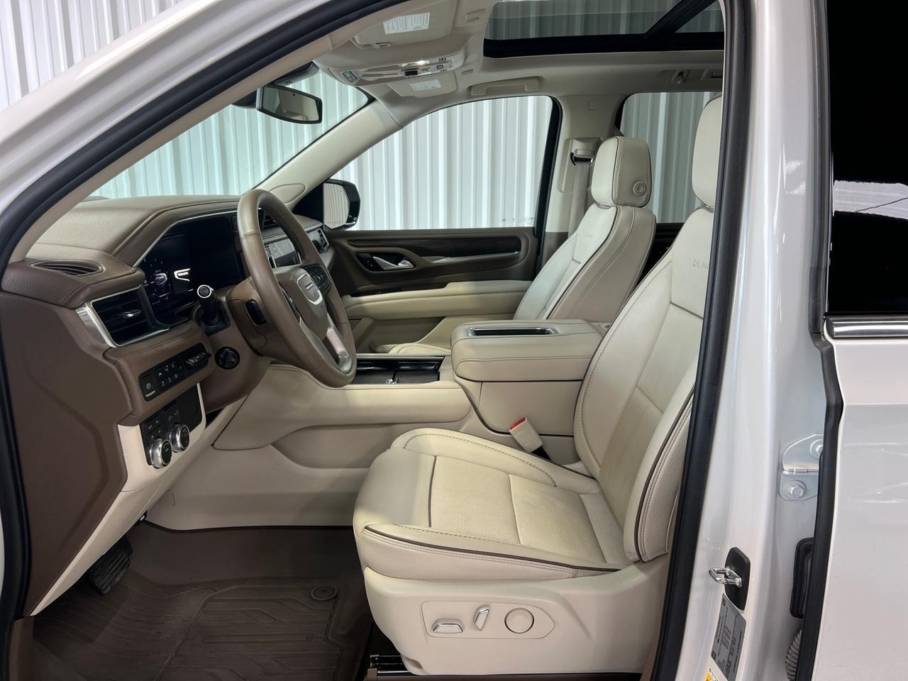 2022 GMC Yukon XL 4x4, Denali, Power Borads, Pano Roof, 22in Wheels Houston TX