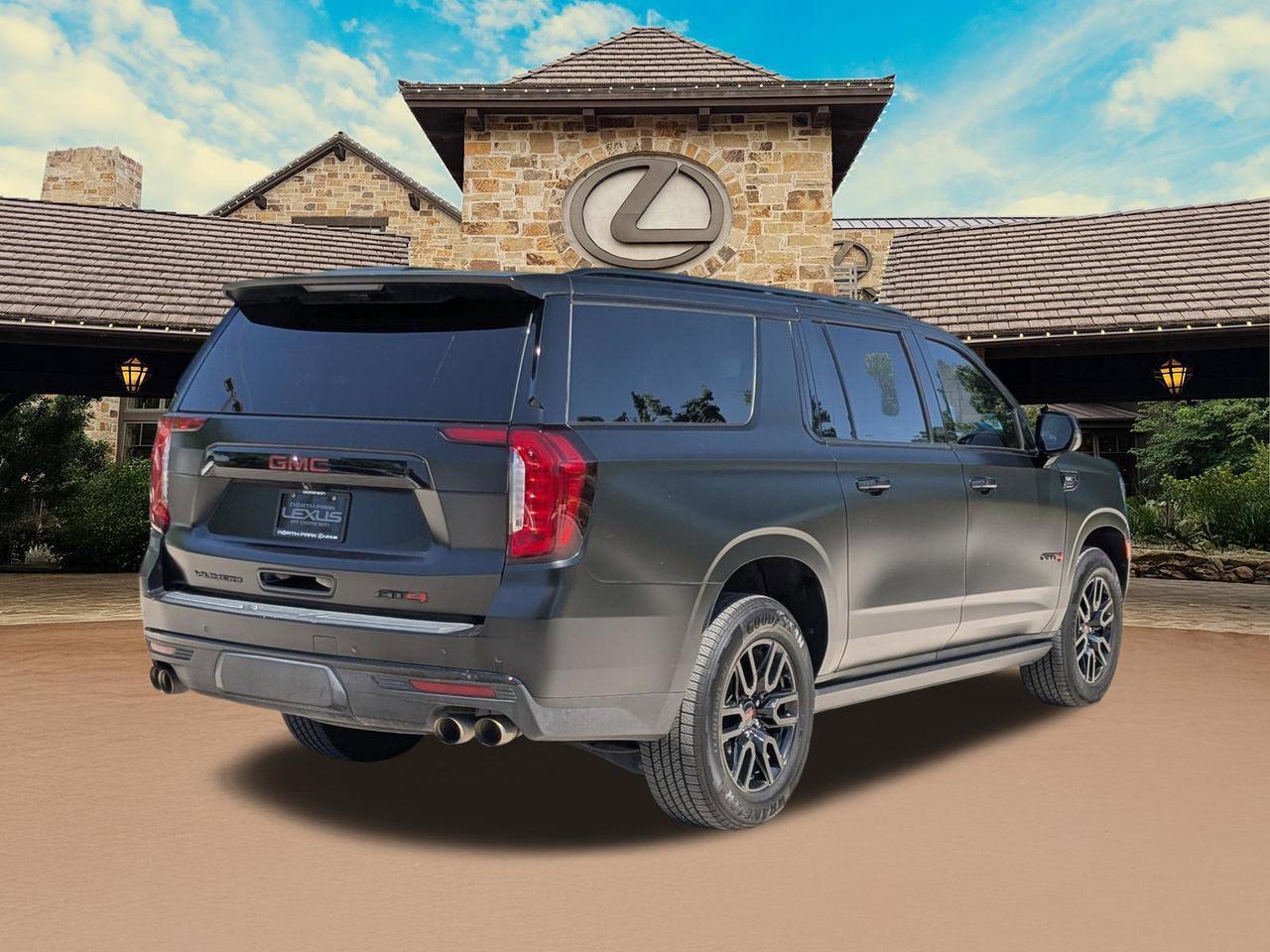 2022 GMC Yukon XL AT4