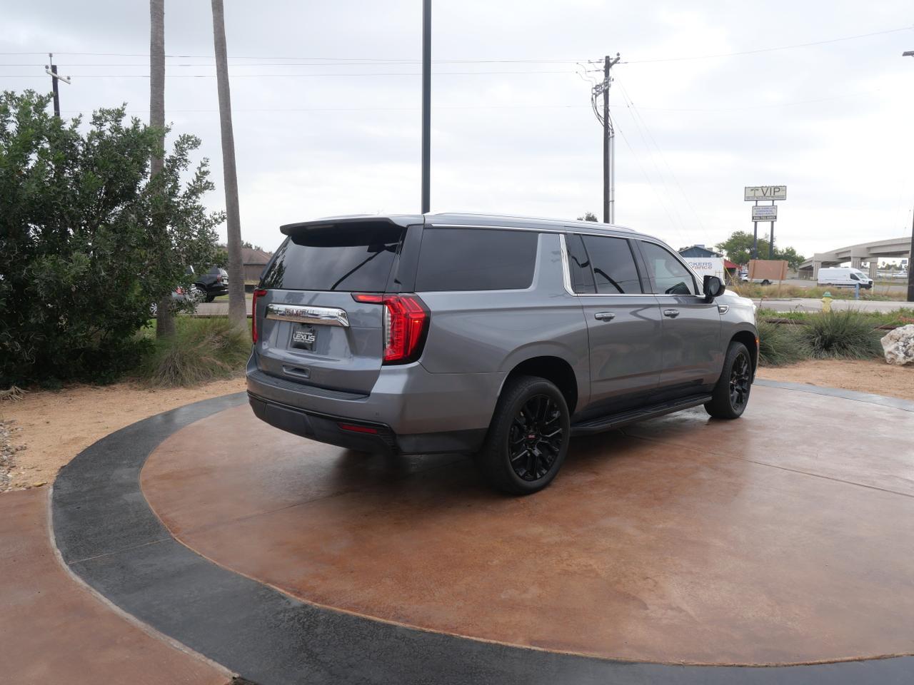 2022 GMC Yukon XL SLE