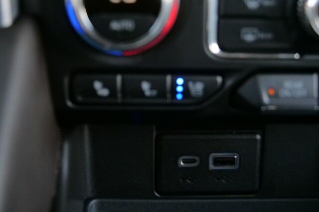 2022 GMC Yukon XL SLT / 4WD / Third Row / Pano Sunroof / Cooled Seats! High Point NC